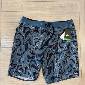 Quiksilver Men's Swirl Patterned Board Shorts